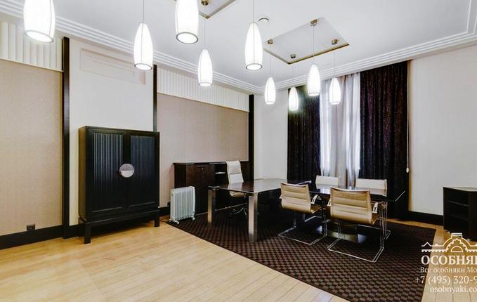 в Мерзляковском переулке, 20, площадь 2244 м