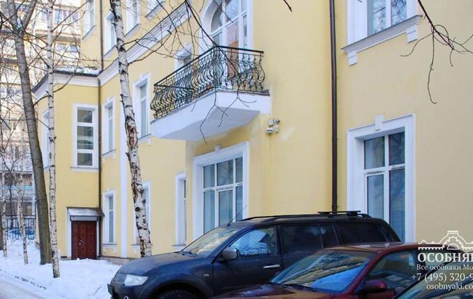 в переулке Васнецова, 4, площадь 1258 м