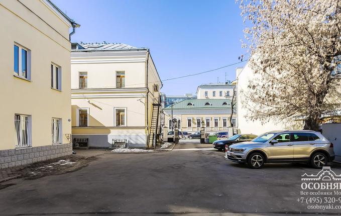 на Большой Ордынке, 37, площадь 620 м