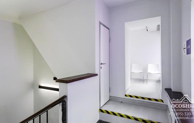 в Милютинском переулке, 15с1, площадь 414 м