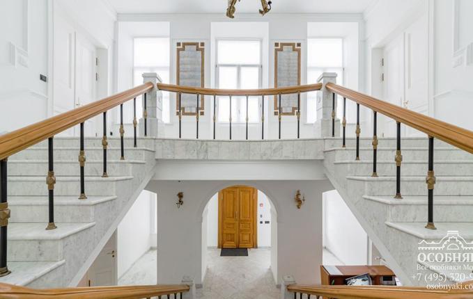 на Земляном Валу, 35, площадь 960 м