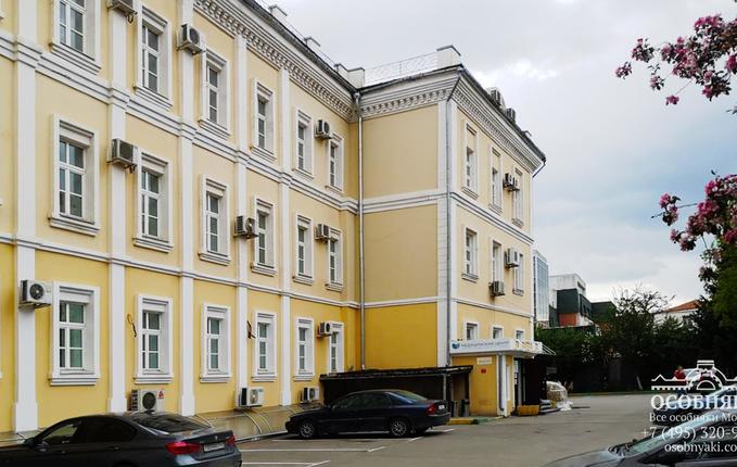 в 1-м Кожевническом, 8, площадь 2600 м