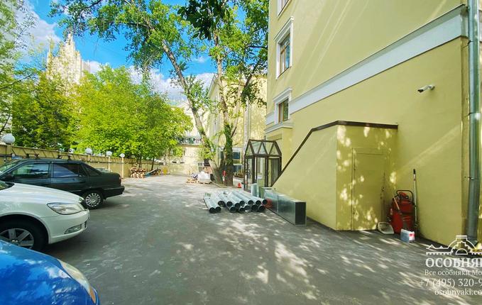 в Ружейном переулке, 6, площадь 3700 м