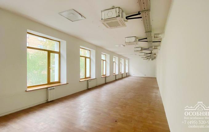 в Ружейном переулке, 6, площадь 3700 м