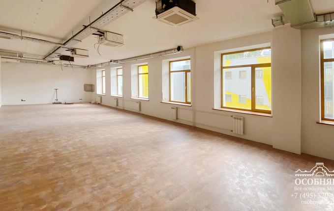 в Ружейном переулке, 6, площадь 3700 м