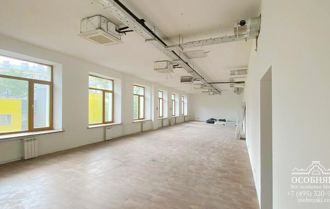 в Ружейном переулке, 6, площадь 3700 м