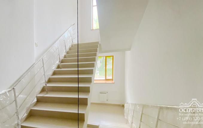 в Ружейном переулке, 6, площадь 3700 м