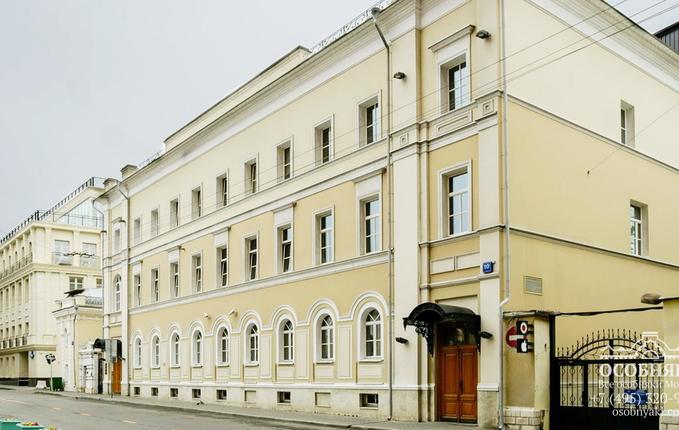 в Милютинском переулке, 10, площадь 2280 м