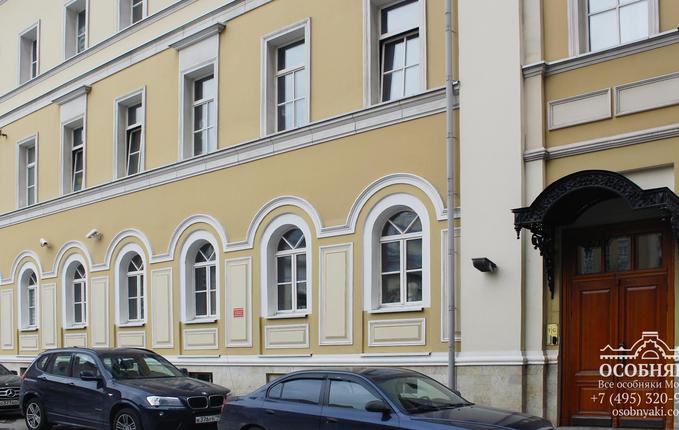 в Милютинском переулке, 10, площадь 2280 м