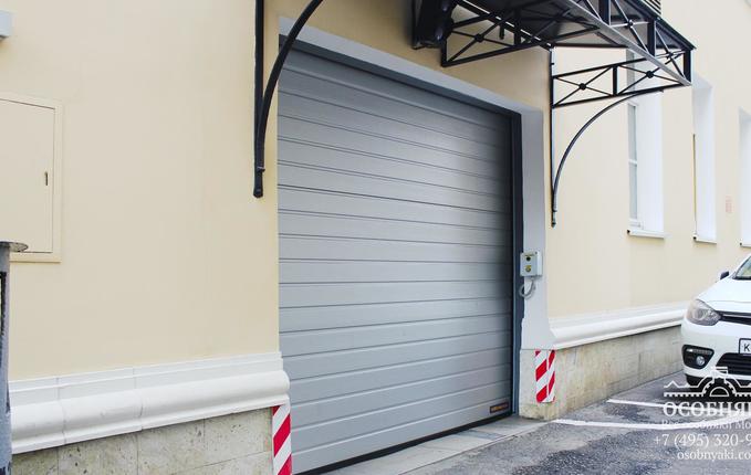 в Милютинском переулке, 10, площадь 2280 м