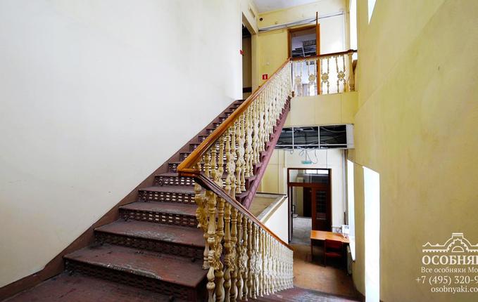 на Верхней Красносельской, 7, площадь 1749 м