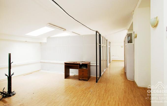 во Всеволожском переулке, 2, площадь 1500 м