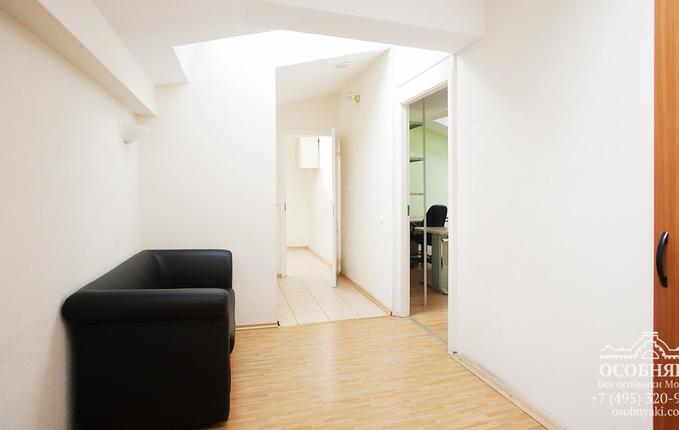 во Всеволожском переулке, 2, площадь 1500 м