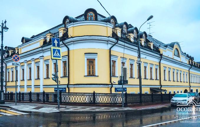на Кадашёвской набережной, 32, площадь 3400 м