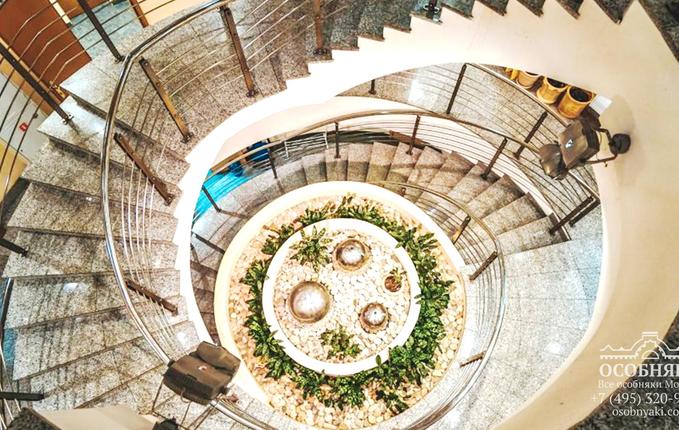 на Кадашёвской набережной, 32, площадь 3400 м