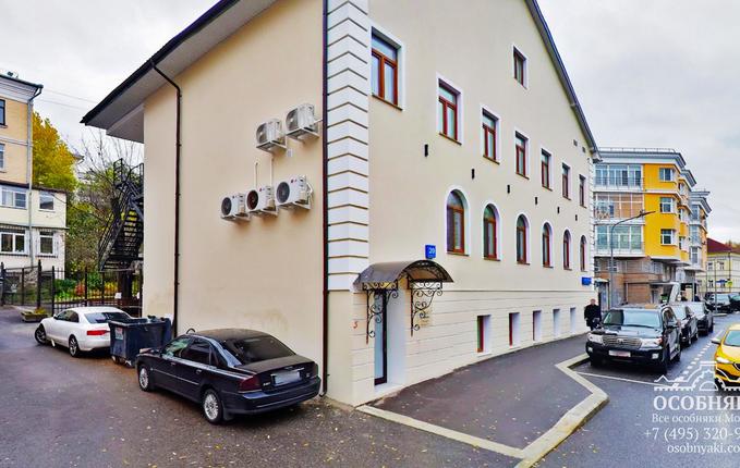 в Большом Дровяном, 20, площадь 840 м