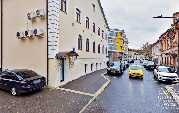 в Большом Дровяном, 20, площадь 840 м