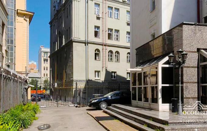 в Ермолаевском переулке, 5, площадь 1505 м