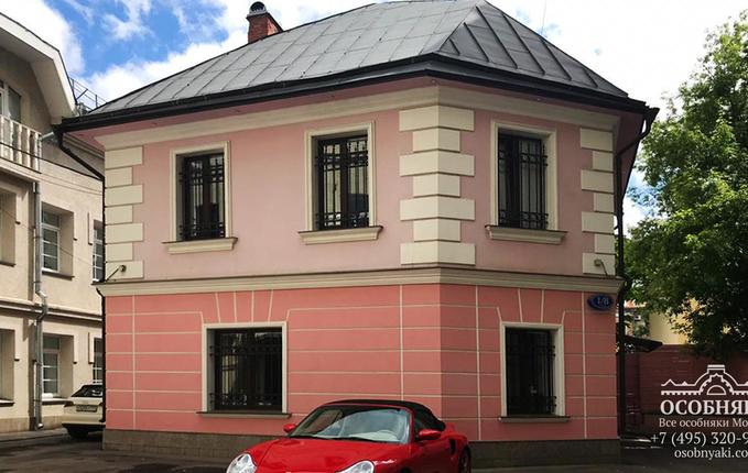 в Армянском переулке, 1/8, площадь 244 м