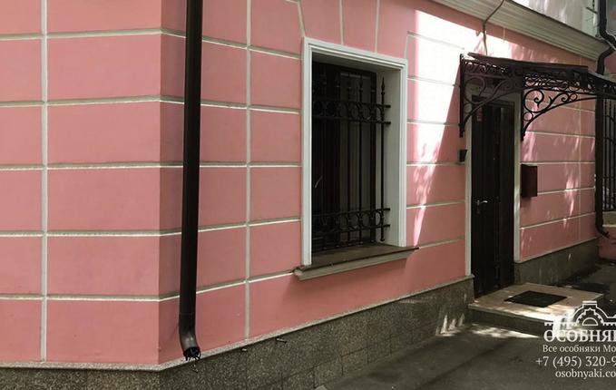 в Армянском переулке, 1/8, площадь 244 м