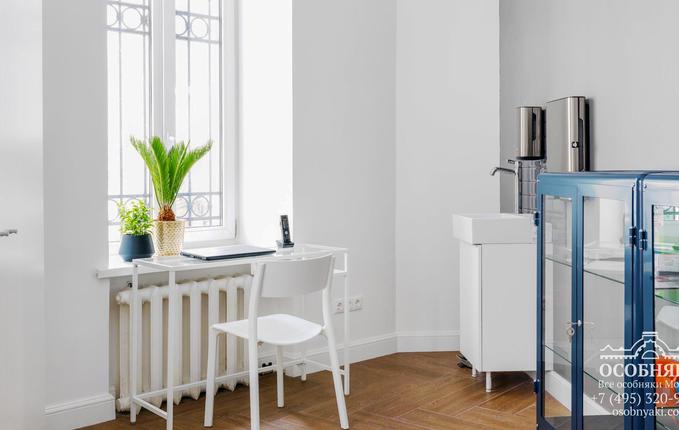 в Армянском переулке, 1/8, площадь 244 м