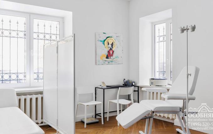 в Армянском переулке, 1/8, площадь 244 м