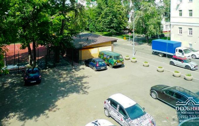 на Валовой улице, 8, площадь 442 м