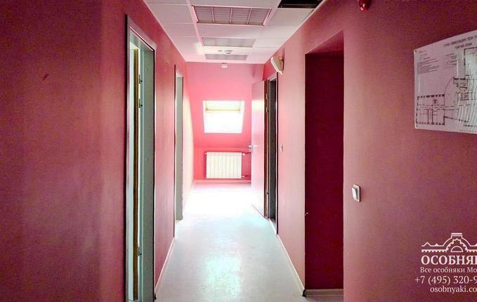 на Валовой улице, 8, площадь 442 м