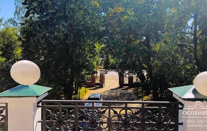 в Талицах, площадь 2136 м