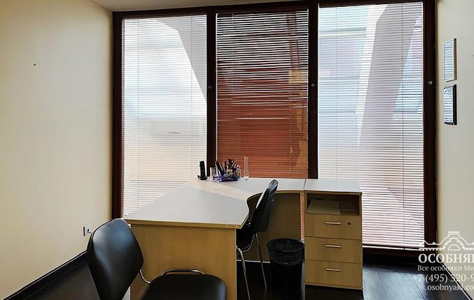 в Лялином переулке, 19, площадь 2500 м