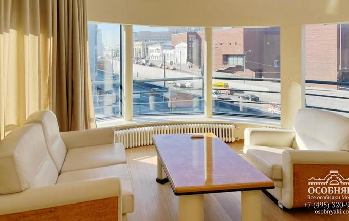 в Большом Дровяном переулке, 7, площадь 2310 м