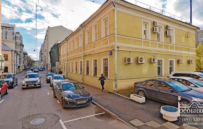 в Лялином переулке, 16, площадь 550 м