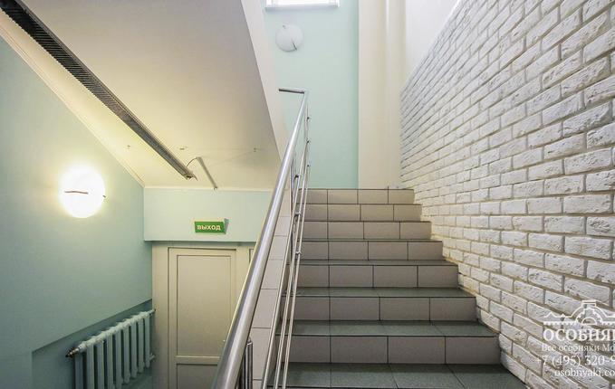 в Лялином переулке, 16, площадь 550 м