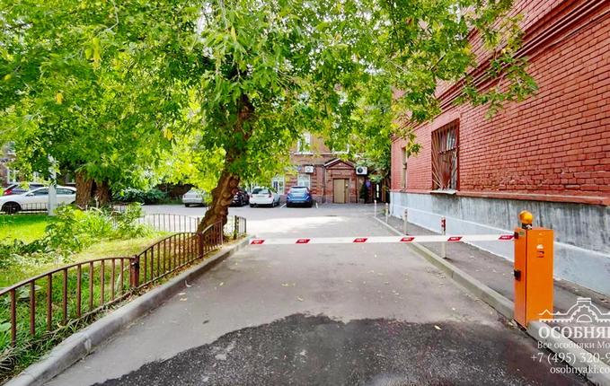 в Пуговишниковом переулке, 11, площадь 1508 м