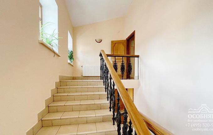 на Николоямской улице, 50с1, площадь 1033 м