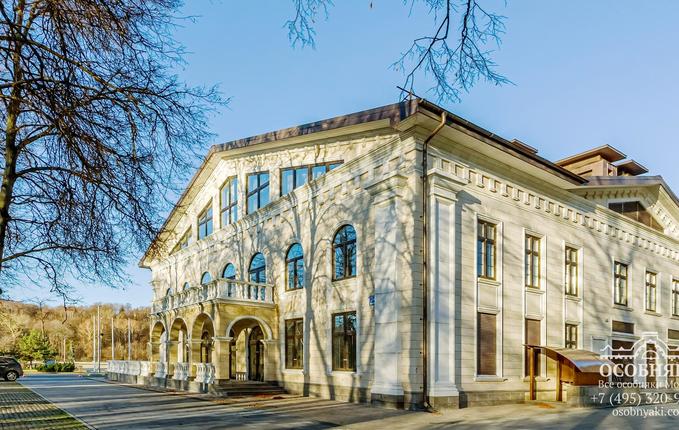 на улице Лужники, 24с17, площадь 2650 м