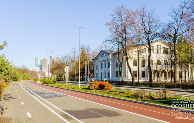 на улице Лужники, 24с17, площадь 2650 м