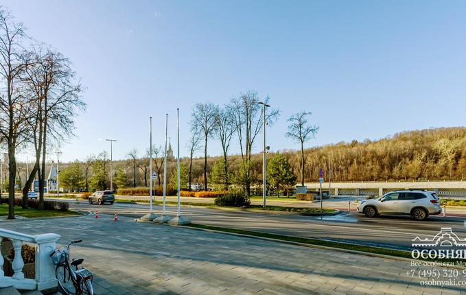 на улице Лужники, 24с17, площадь 2650 м