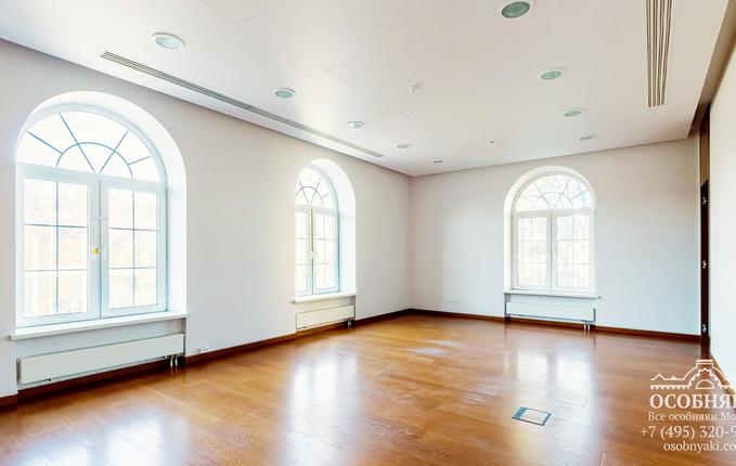 на улице Лужники, 24с17, площадь 2650 м