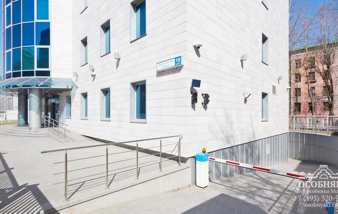 на Севастопольском проспекте, 10, площадь 3825 м