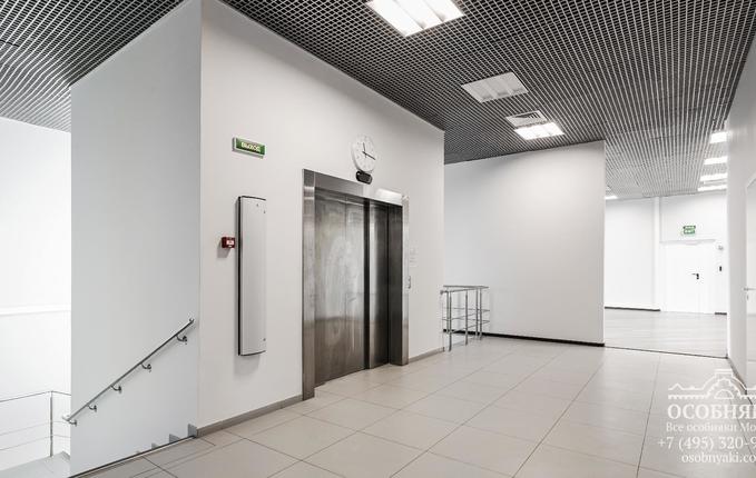 в Новолужнецком проезде, 9, площадь 1043 м