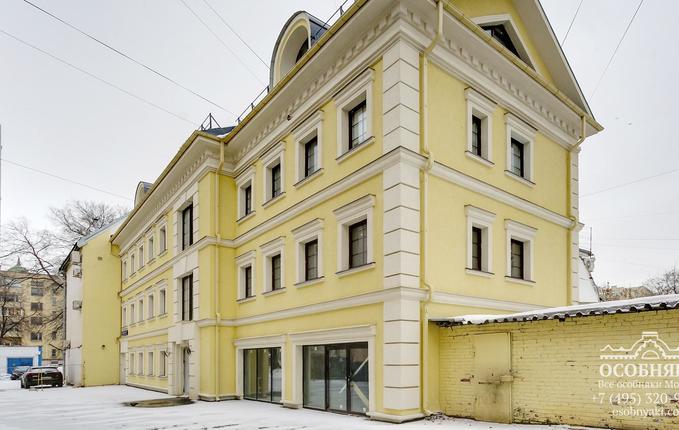 в Воротниковском переулке, 8, площадь 645 м