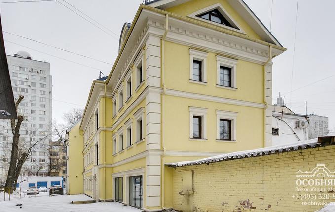 в Воротниковском переулке, 8, площадь 645 м