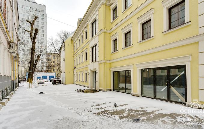 в Воротниковском переулке, 8, площадь 645 м