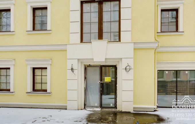 в Воротниковском переулке, 8, площадь 645 м