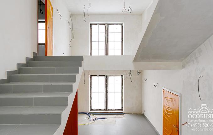 в Воротниковском переулке, 8, площадь 645 м