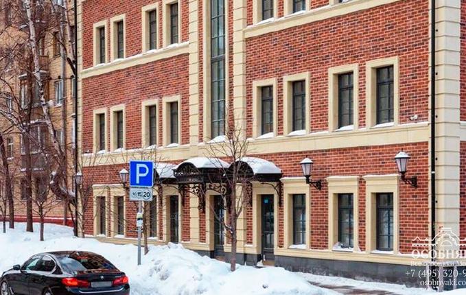 на улице Заморенова, 12с1, площадь 766 м