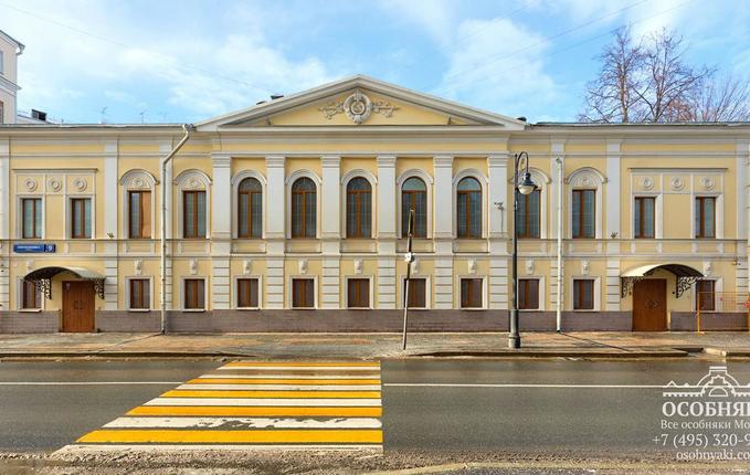 на улице Спиридоновка, 9, площадь 1672 м