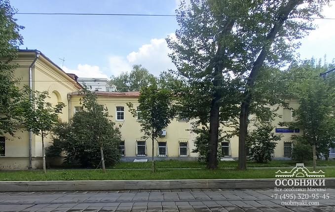 в Сыромятническом проезде, 8, площадь 1044 м