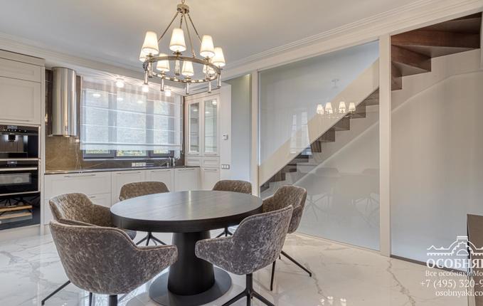 в Романовом, 3, площадь 157 м